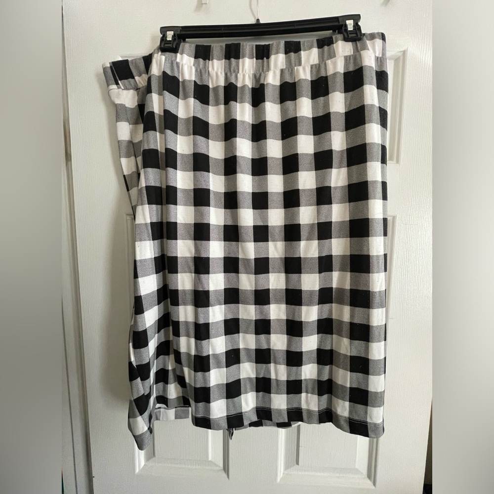 Torrid Black and white plaid pencil skirt - size 4 (4x)